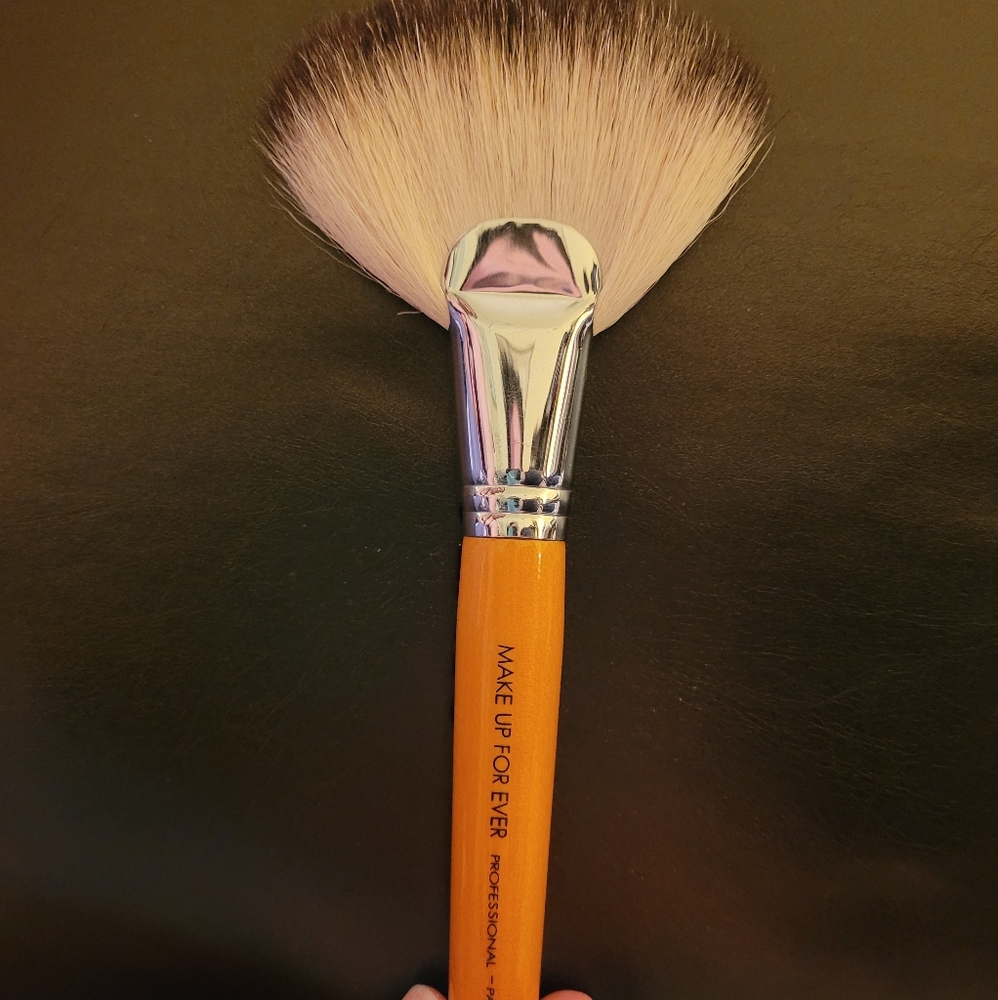 Makeup Forever Professional Paris Fan Brush